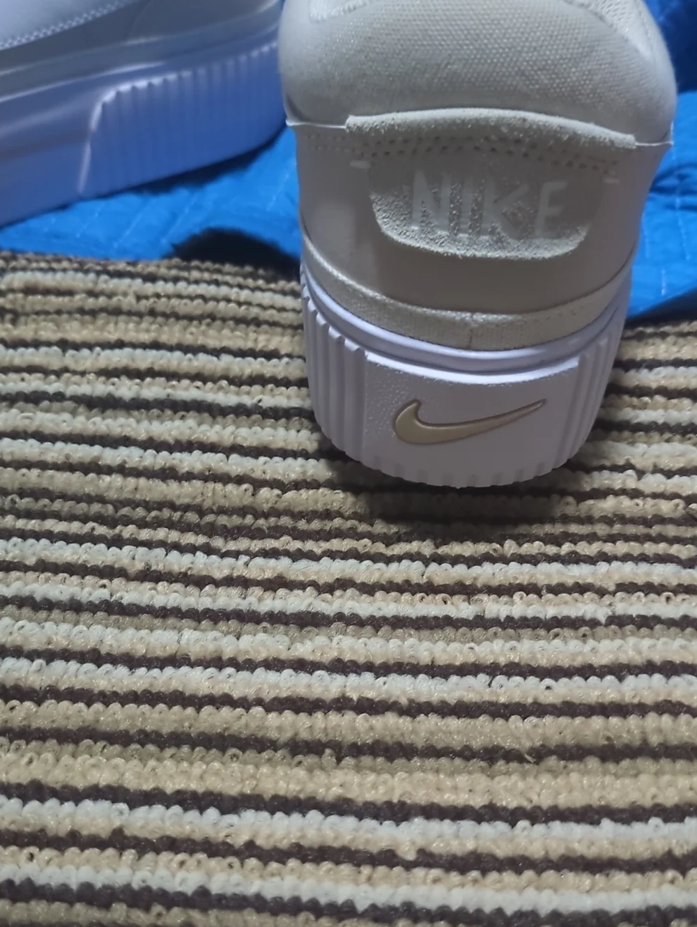 Nike stylish low